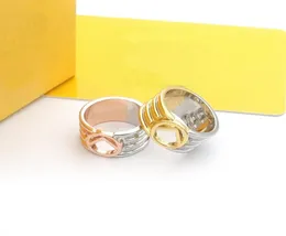 Moda luksusowe zespoły szerokie pierścienie mężczyźni lady mosiądz grawerowany pusty f list 18k złota szeroka pierścień damskie prezenty biżuterii frn 062055949