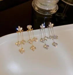 Lustre de lustre temperamento 2 projeta brincos de cor de prata dourada para mulheres meninas Bling Folhas de zirconia Acessórios em forma de forma