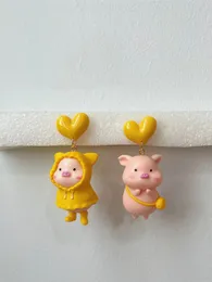 Dangly Küpe Bir çift sevimli üç boyutlu aşk sarı domuz küpesi