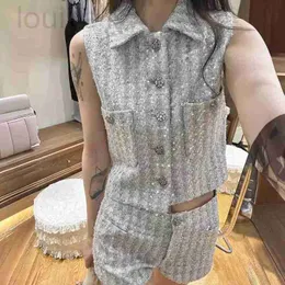 Kvinnors tvådelade byxor Designer Brand Silver Transparent Sequin Temperament Woven Woolen Vest Top+Versatile Casual Shorts Set For Women Bloi