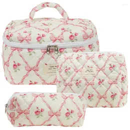 Kosmetiska väskor 3st makeup väska set blommig stor kapacitet quiltad bärbar påse estetisk bomull för resesemester