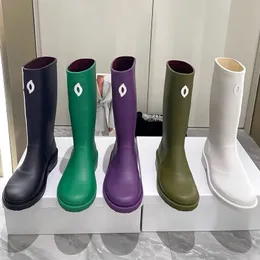 2024 New Shicay Bottom English Style Chelsea Martin Rain Boots Shoes Channel Fashion Massion Luxury Designer Rubber Shoes Women Mid Length Boots FF FF