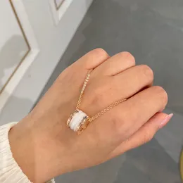 Neue frauen Rose Gold Mode Licht Luxus Keramik Anhänger Kragen Kette frauen Frühling Keramik Halskette