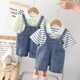 Set di abbigliamento 2024 Estate Bambini Bambino Ragazzo Top e Bottom Set Srtiped Camicie a maniche corte Salopette di jeans Completo da bambino