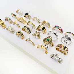 Anelli 100 pezzi / lotto anelli di gioielli di moda alla moda all'ingrosso in acciaio inossidabile 316l per uomini e donne spedizione gratuita