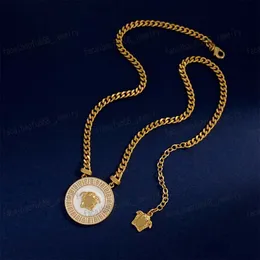 Ultimo stile, orecchini firmati, collana, bracciale, smalto bianco, Classico ritratto della dea mitologica scolpita con trama ad incastro, Collana da donna, Natale