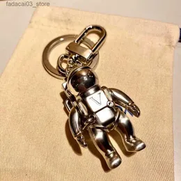 Anahtarlıklar Landards Keychain Tasarımcı Lüks Metalik Tasarım Araba Kolye Metal Moda Moda Sıradan Stil Çok Fonksiyonlu Popüler Asma Çanta Telefon Kılıfı Q240201