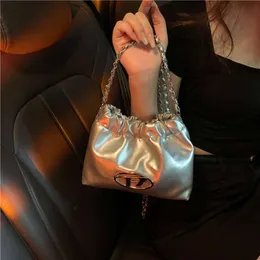 Silver DrawString Chain Bucket New Fashion Trend Versatile Single Shoulder Crossbody Bag For Women's High-End 2024 Design Fashion 78% rabatt