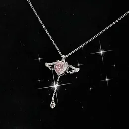 Chokers Crystal Angel Wings Heart Pendant Halsband Dams Girl Simple Y2K Pink White Zircon Love Elegant Necklace Women Jewelry 2023 YQ240201