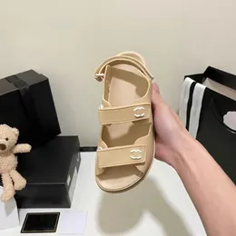 2024 France Women Summer Sandals Mesh Platform Glippers Slippers Weaves Weaves Fuckury Designer Shoes Channel Open-Tees Chaussure Femme Flats Slide 2C