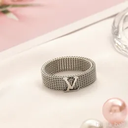 Роскошные дизайнерские ювелирные изделия Кольца Женщины Любовь Кольцо Подвески 18-каратное позолоченное кольцо Тонкое кольцо на палец