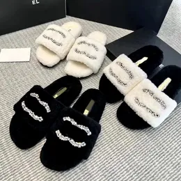 2024 NOWOŚĆ Zimowe rozmyte kapcie projektant Womans Puszysty ciepły sandał misie śluzowaty dzieci dzieci kanał czarny płaski sandale butów luksurys Tazz House Fur Slides