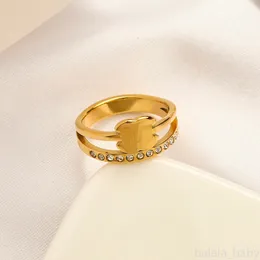 Anel de luxo estilo clássico charme anel de diamante 18k jóias banhadas a ouro feminino amor presente anel de cobre