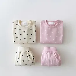 Set di abbigliamento Abbigliamento per bambini Ragazze Moda Dolce cuore Stampa Felpa a maniche lunghe Top Pantalone Completo per bambini