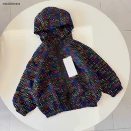 새로운 어린이 재킷 화려한 격자 무늬 디자인 베이비 외부웨어 크기 100-150 소년 소녀 소녀 후드 코트 어린이 선 스크린 의류 Jan20