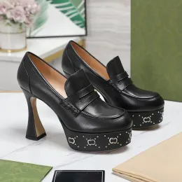 Toppdesigner högkvalitativ svart läder loafers kvinnliga designers häl pump kontor loafer lady klänning sko pumpar oxfords