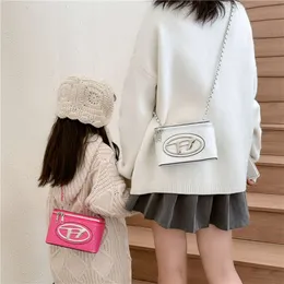 새로운 부모 아이 작은 유행, 세련되고 귀여운 소녀의 향기로운 선물 제로 지갑 싱글 어깨 크로스 바디 백 2024 디자인 패션 78% 할인 상점 도매