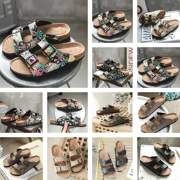Man Designer Slippers Women Brand Slides Sandals Leather Flip Flops Flats Slide Nasual Shoes Sne 19