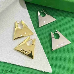 Trapezoidal triangelörhängen tung industri högkvalitativ studstruktur Guldpläterad nisch design personlighet Fashion stil smycken 1veq