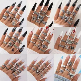 Klusterringar tocona vintage personlig mörk fjäril skalle ihålig ansikte multi stycke ring punk geometrisk metall set halloween gåvor