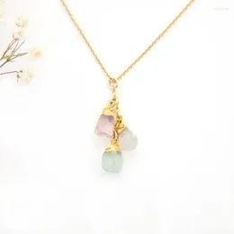 Catene personalizzate Originale Natural Birthstone Necklace Rough Gemstone a sospensione in oro Pietra di cristallo placcata Simpucibile dono semplice per la mamma