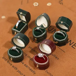 Luxury Delicate Mini Retro Jewelry Ring Box Vintage Antique European Design Små smycken Presentförpackning Kista 240122