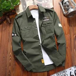 Herrskjortor militär casual skjorta bomull khaki retro smal passform med fickan långärmad vintage jacka streetwear drop 240123