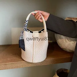 Umhängetaschen Hochwertige, gewebte, handgehaltene Beuteltasche für den Damentaschentrend 2023, neue minimalistische und einschultrige Umhängetasche H2422