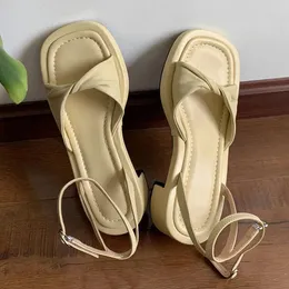 Sandálias luz amarelo real couro mulheres plataforma chique simples tornozelo cinta sapatos de verão damasco 5cm quadrado salto alto sandalias