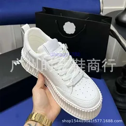 дизайнерская обувь кроссовки Chanel Little Panda Board Shoes Biscuit Shoes Женская толстая подошва на подошве Matsutake Повышенная спортивная повседневная обувь R4W1