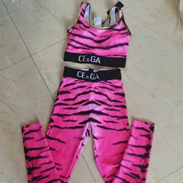 Kadın Mayo Lüks Marka Tasarımı Seksi Leopar Baskı Mektubu Yoga Elastik Fit İki Parçalı Set Kadın Plajı Giyim Mayo Çizgili Bikini J240202