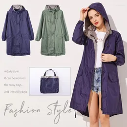 Regnrockar Kvinnor Stylish Long Raincoat Waterproof Rain Coat Jacket med dragsko huva för vandring som reser blå grön färg