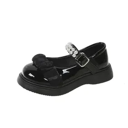 Sweet Girls Versatile Glossy Black Elegant Pearl Pleated Children Leather Shoes Spring Kids Fashion Mary Jane for Party 240122
