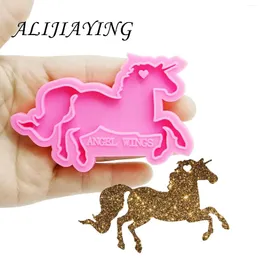 Bakningsformar Glänsande nyckelring Pegasus Unicorn Horse Key Ring Decoration Silikonform för DIY -epoxiharts DY0151