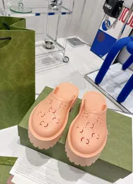 24 Perforated Designer Sandals Luxury Platform Slide Hollow Pattern Slippers Transparent Materials Sandal Rubber Flats Slipper
