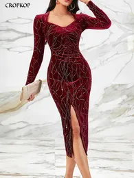 فساتين غير رسمية أنيقة Bodycon Velvet Midi Women's Dress Fashion Red Ruched Bronzing Slit Party Autumn V Duff Puff Sleeve