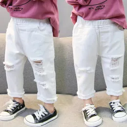 Весенне-осенние рваные джинсы для маленьких девочек, детские брюки с рваными дырками, белые джинсовые брюки с эластичной резинкой на талии для девочек 240123
