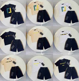 Marca crianças camisetas verão meninos meninas fatos de treino tamanho 100-150 bebê mangas curtas e grade carta impressa shorts jan20