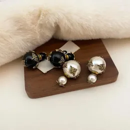 stud arcors vintage bee pearl مع برونزر في المقدمة والخلف