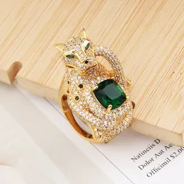 Vintage New Product Leopard Embracing Green Stone Men's Trendy Cool Ring Jewelry Full of Diamond Zircon Stone Hip Hop Street Dance Accessories