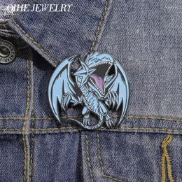 ブローチアニメYu-Gi-Oh Blue-Eyes White Dragon Brooch Enamel Pin Game周辺バッジラペルバックパックジュエリーアクセサリーギフト