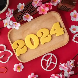 قوالب الخبز 6pcs/مجموعة 2024 السنة الصينية Cookie Cutter Dragon Shape Stamp 3D قالب شخصية