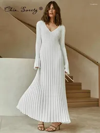 Casual Kleider Frauen Gestrickte Lange Kleid Herbst Winter 2024 Elegante Plissee A-line Midi Weibliche V-ausschnitt Damen Rippen Maxi Robe