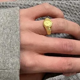 Klusterringar för kvinnor man retro guld färg klocka form personlighet ring justerbar öppning smycken tillbehör gåva anillos bague