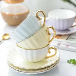 머그잔 200ml 귀여운 도자기 머그잔과 접시 세라믹 간단한 차 세트 현대 디자인 커피 밀크 아침 컵 타자스 파라 카페