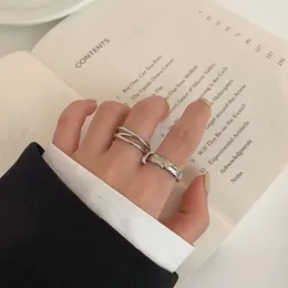 Klusterringar silverfärg oregelbunden ihålig dubbel linje geometrisk uppsättning ring kvinnlig enkel unik design modejusterbar smyckespresent