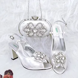 Kvinnor 468 Pumpar Nigerian High Heels Ladies Italian Design and Bag Set dekorerade med Rhinestone Wedding Party Shoes 240125