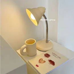 Criativo led lâmpada de mesa para o quarto estilo coreano ins candeeiro de mesa decoração moderno e minimalista ferro dobrável leitura luzes 240131