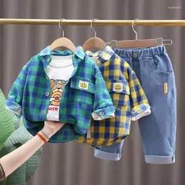 Kläderuppsättningar 2024 Spring Autumn Children Boys 3st kläder Set Plaid Shirts Cartoon Printed Sweatshirt Jeans Pants Passar Baby Boy Outfits