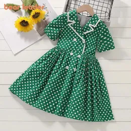 Sukienki dla dziewczynek Niedźwiedź lider 2024 Girls Summer sukienka z krótkim rękawem Cotton Dot Green Retro British Style podwójne piersi